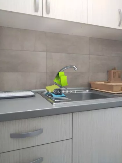 Crveni Pevac | 4zida.rs