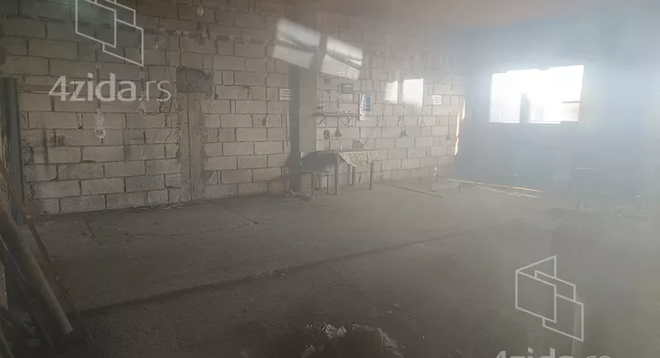 Poslovna zgrada | 4zida