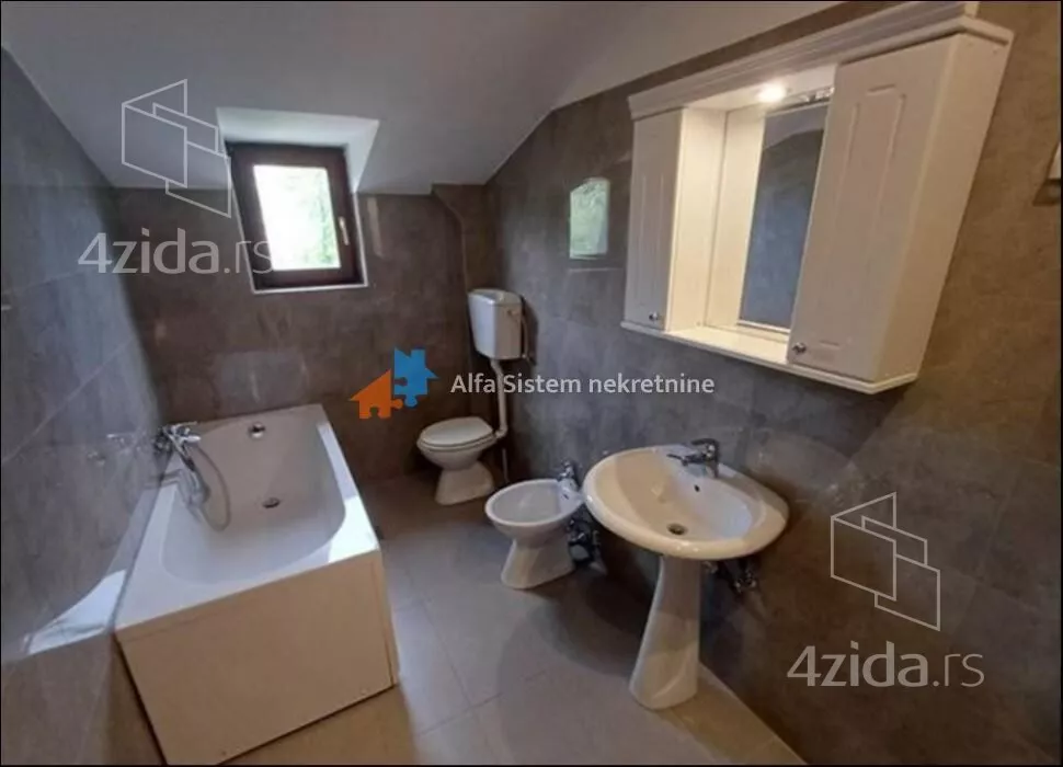 Šestosoban stan | 4zida