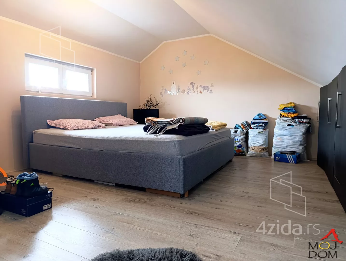 Četvoroiposoban stan | 4zida