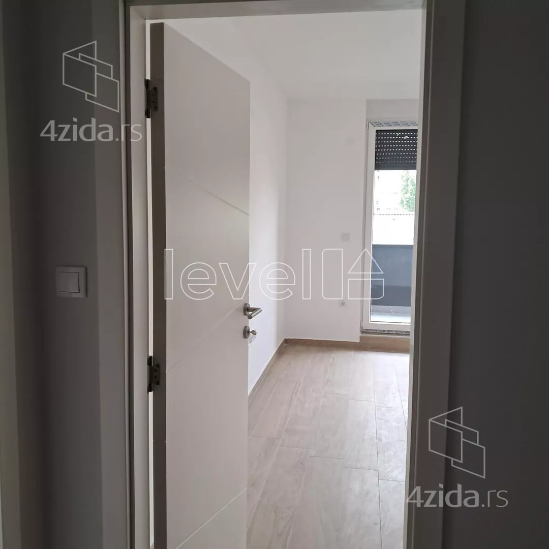 Šestosoban stan | 4zida
