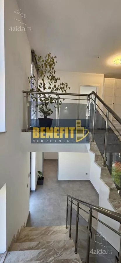 Poslovna zgrada | 4zida