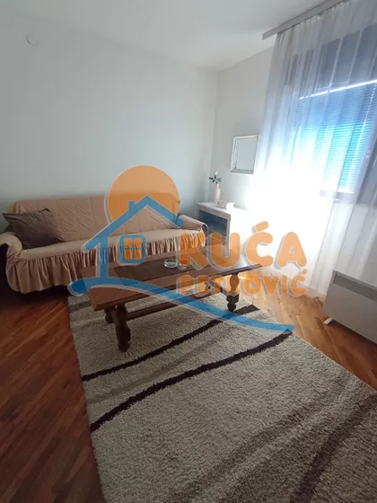 Kninska | 4zida.rs