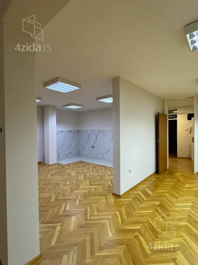 Četvoroiposoban stan | 4zida