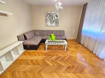 Vojna Bolnica | 4zida.rs