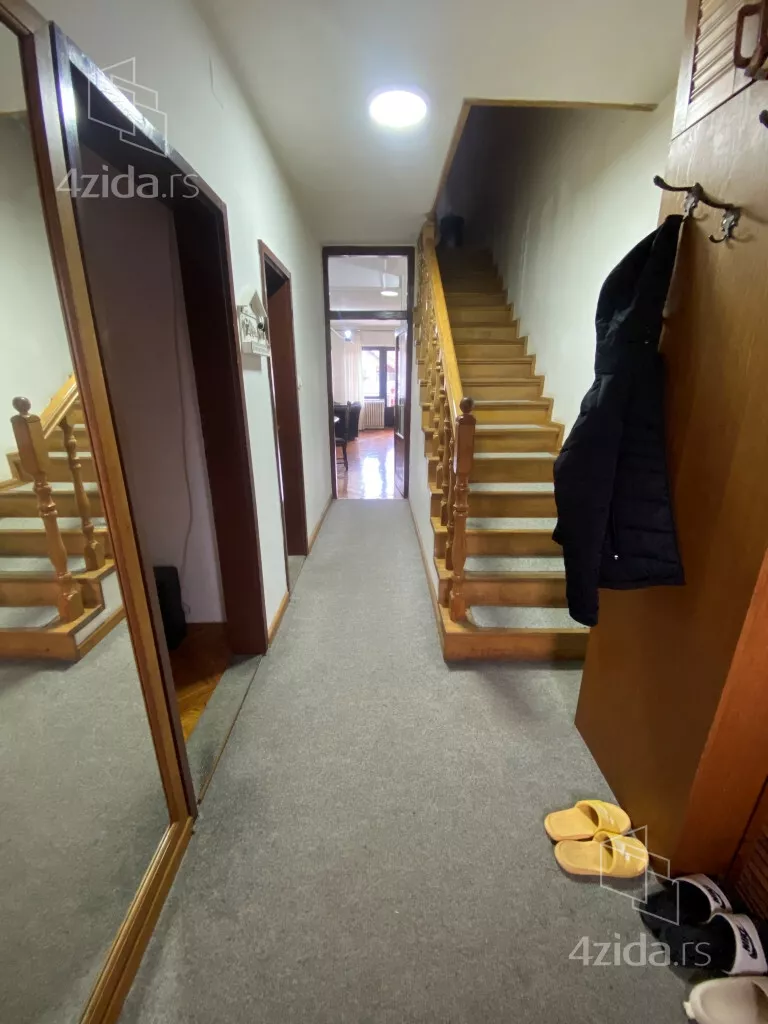 Šestosoban stan | 4zida