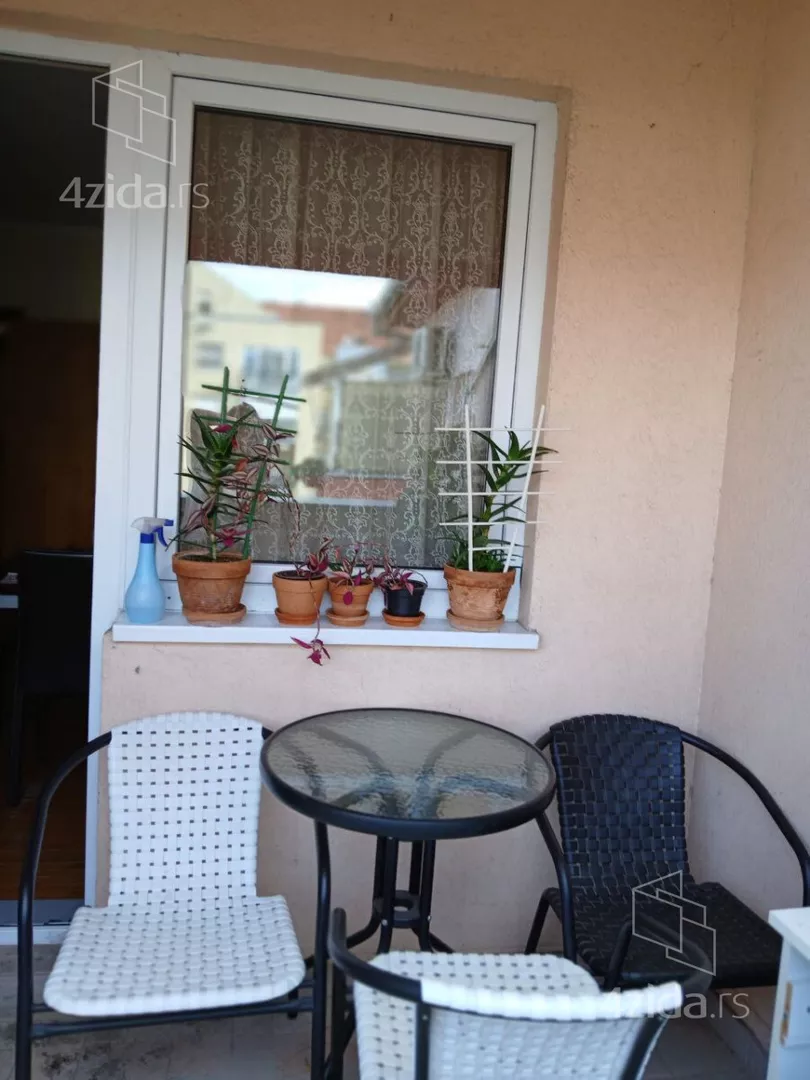 Petosoban stan | 4zida