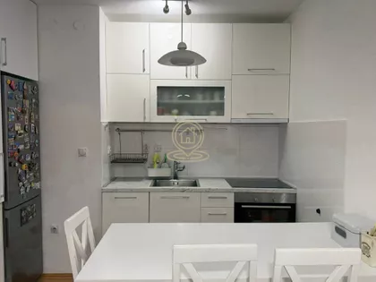 Crveni Pevac | 4zida.rs
