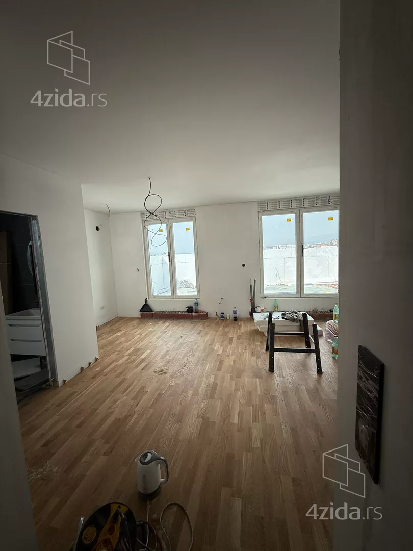 Šestosoban stan | 4zida