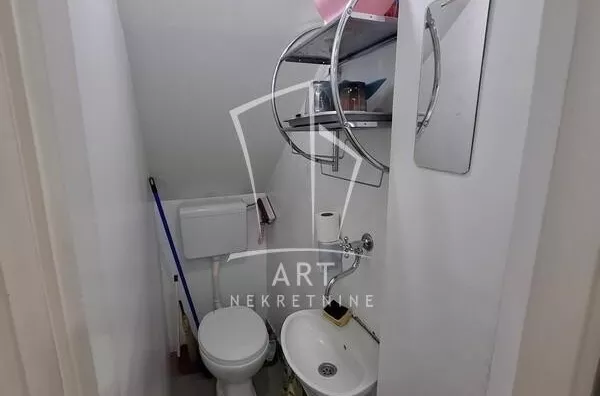 Lokal | 4zida
