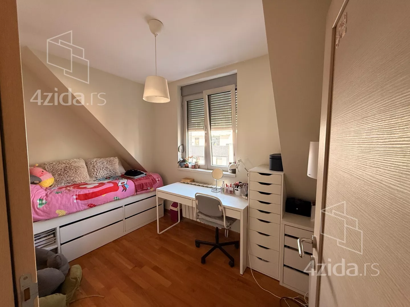 Petosoban stan | 4zida