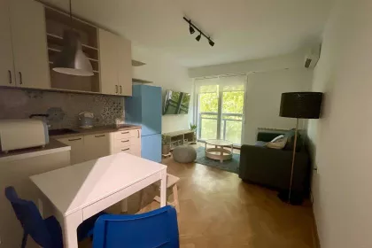 Dvadesetsedmog Marta bb | 4zida.rs