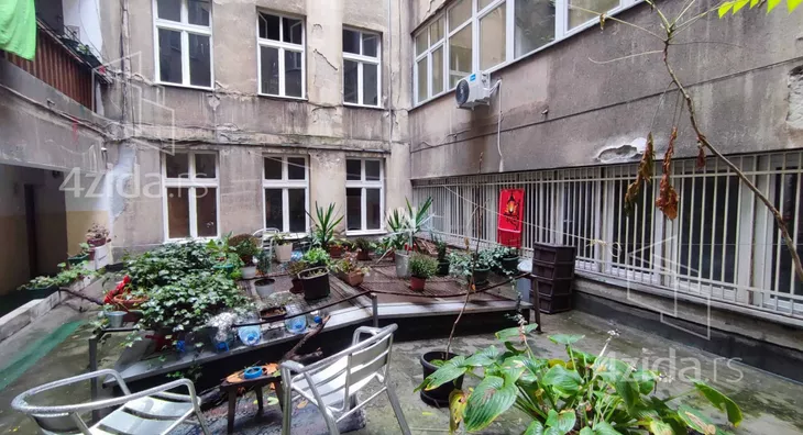 Šestosoban stan | 4zida