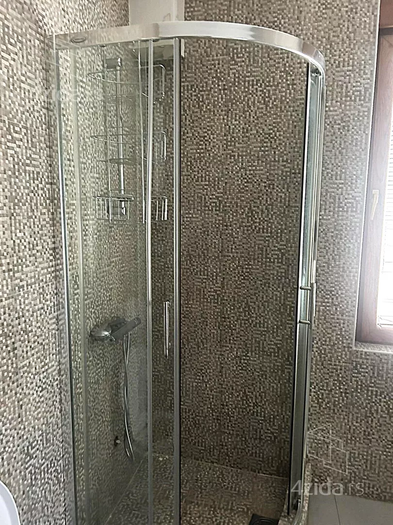 Četvoroiposoban stan | 4zida