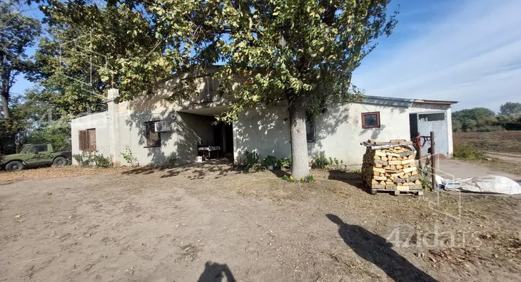 Poslovna zgrada | 4zida