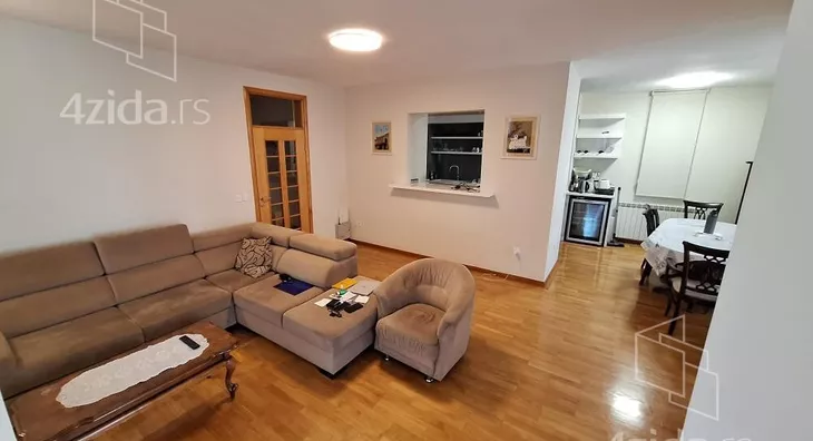 Petosoban stan | 4zida