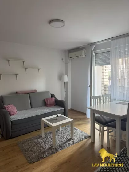 RUMENAČKA | 4zida.rs