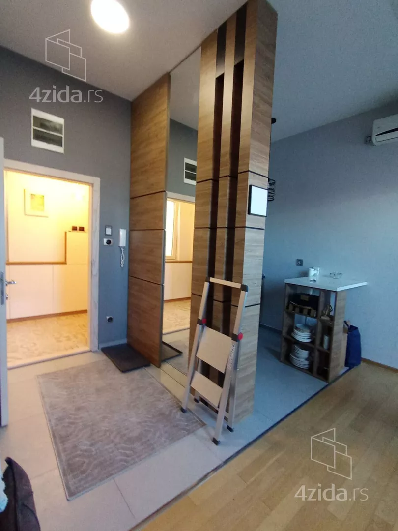 Četvoroiposoban stan | 4zida