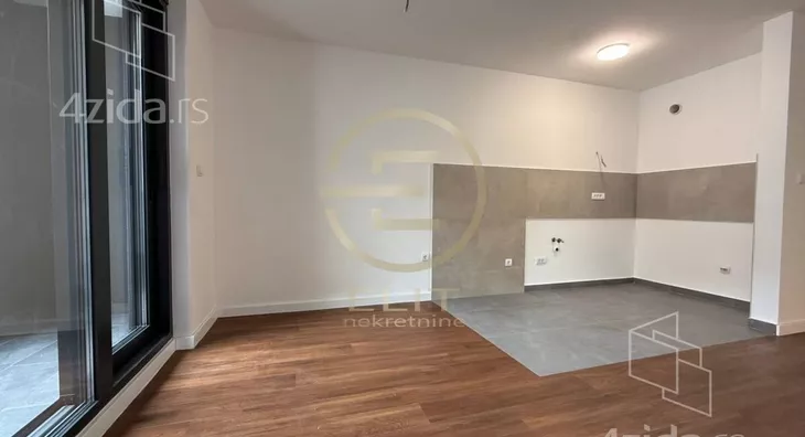 Šestosoban stan | 4zida