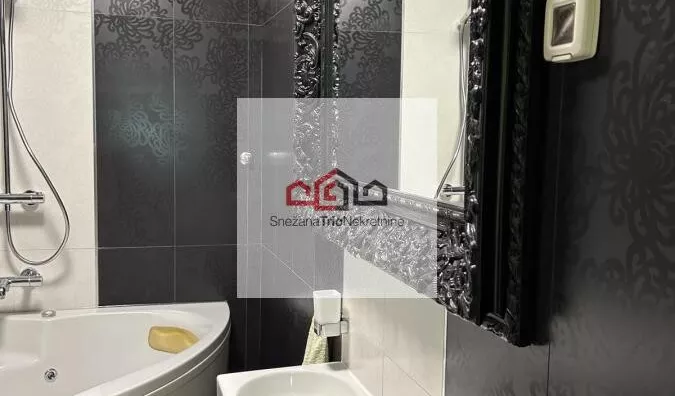 Četvoroiposoban stan | 4zida