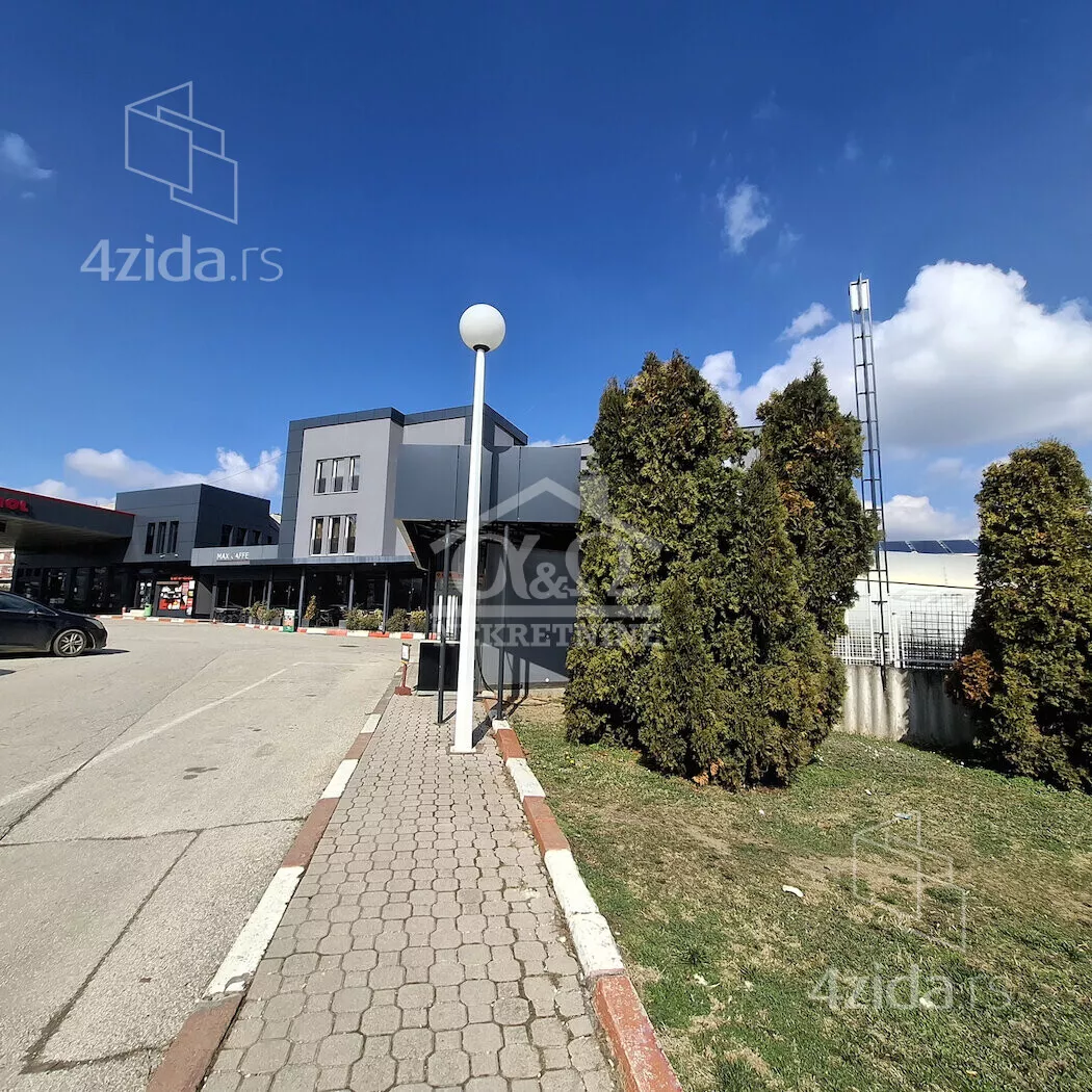 Poslovna zgrada | 4zida