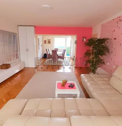 Trg Pavla Stojkovića | 4zida.rs