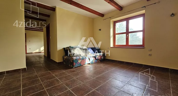 Poslovna zgrada | 4zida