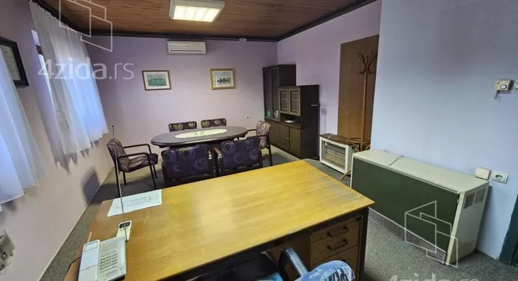 Poslovna zgrada | 4zida