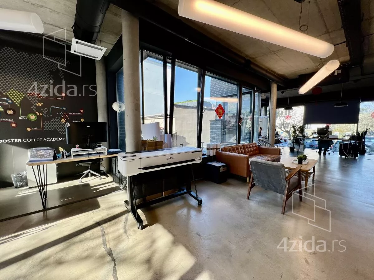 Poslovna zgrada | 4zida