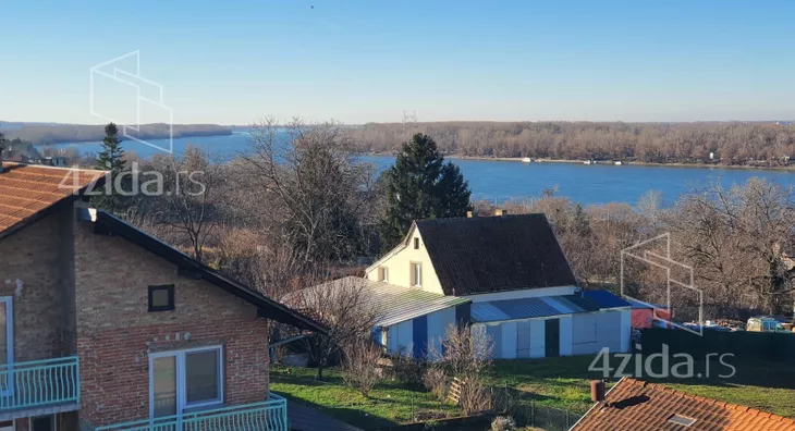 Četvoroiposoban stan | 4zida