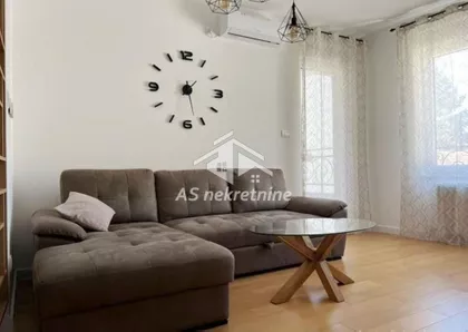 Vukov Spomenik | 4zida.rs