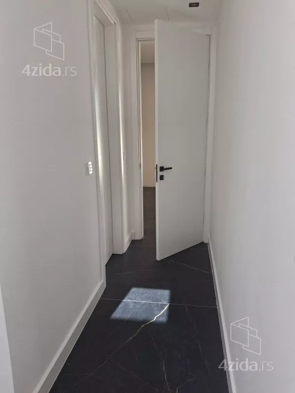 Šestosoban stan | 4zida