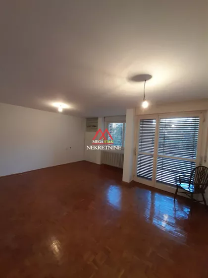 Bulevar Cara Lazara | 4zida.rs