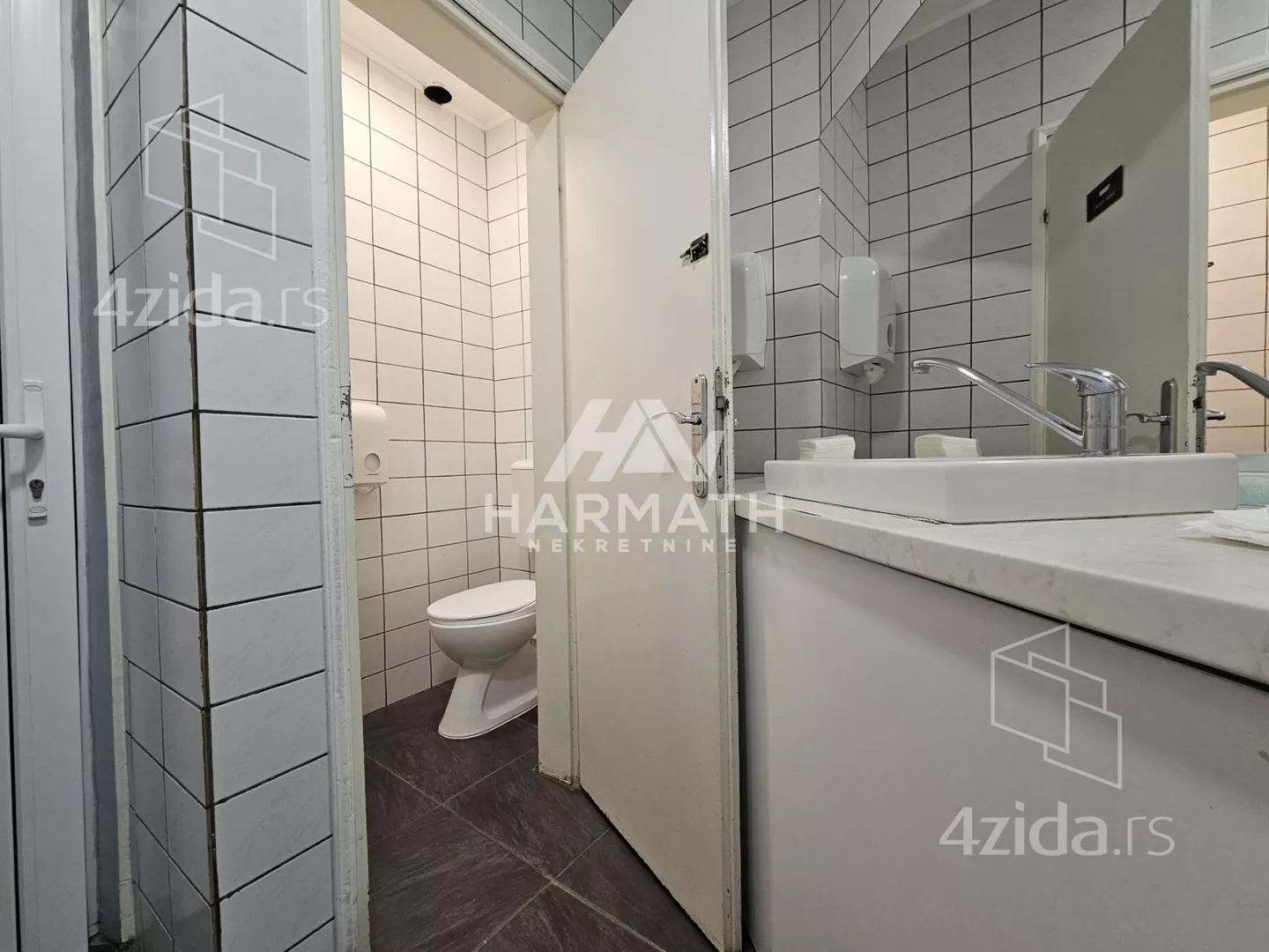 Poslovna zgrada | 4zida