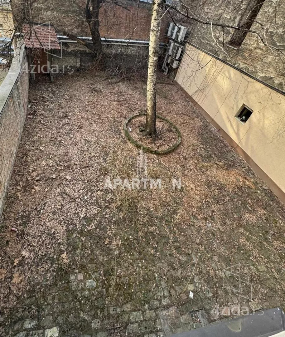 Poslovna zgrada | 4zida