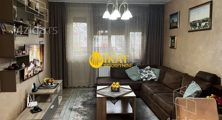 Šestosoban stan | 4zida