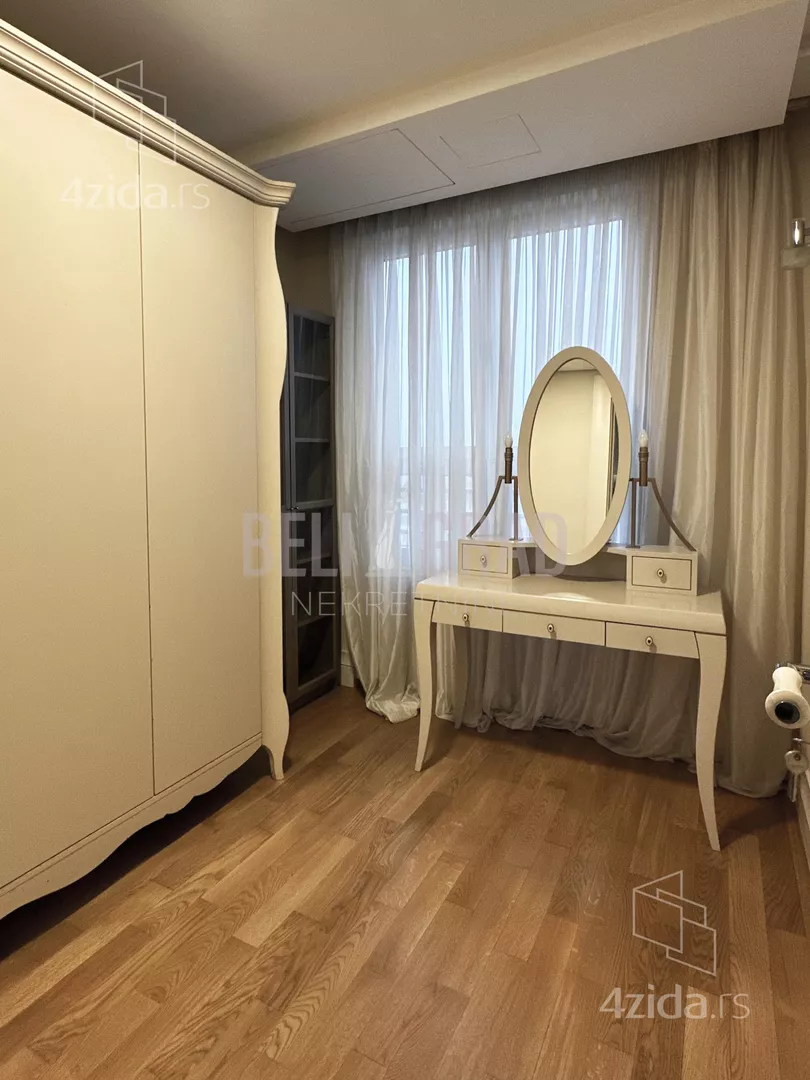 Četvoroiposoban stan | 4zida