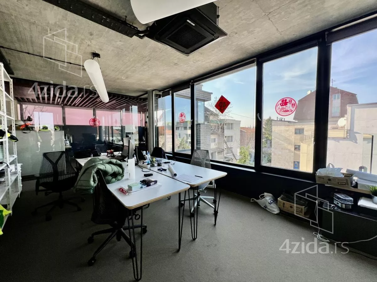 Poslovna zgrada | 4zida