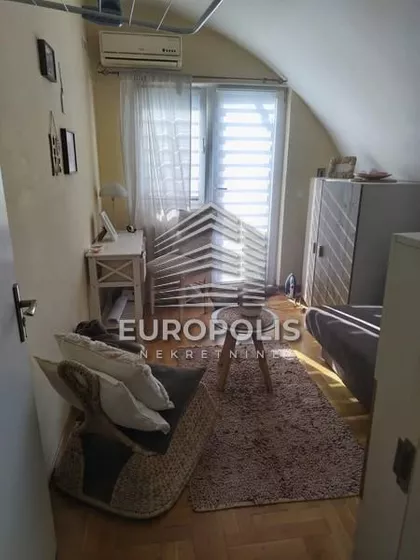 Dr Velizara Kosanovića | 4zida.rs