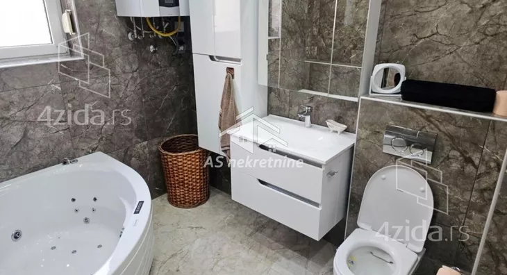 Četvoroiposoban stan | 4zida