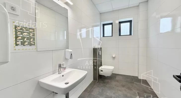 Poslovna zgrada | 4zida