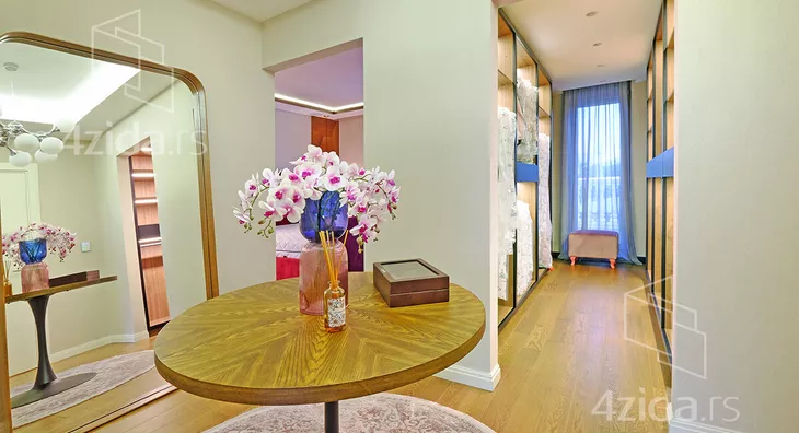 Šestosoban stan | 4zida