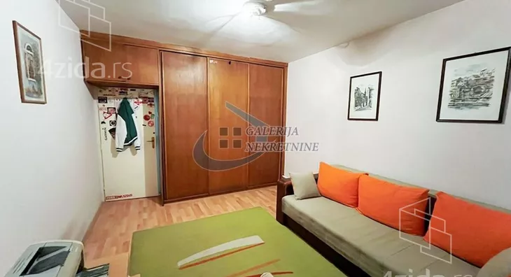 Šestosoban stan | 4zida