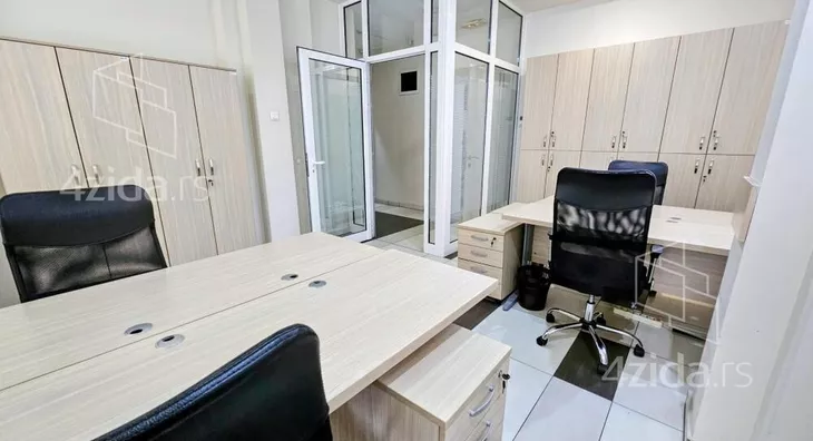 Poslovna zgrada | 4zida