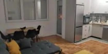 Crveni Pevac | 4zida.rs