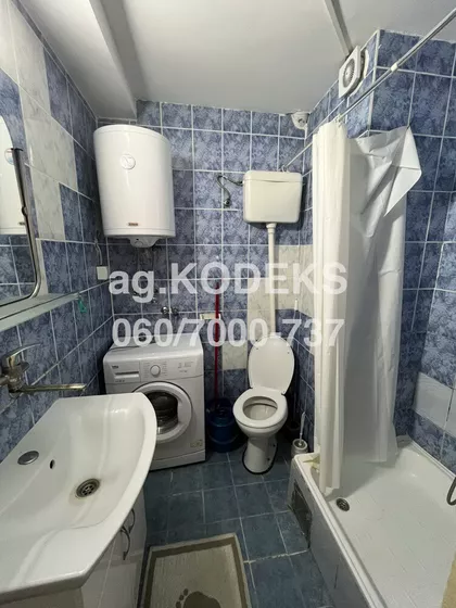 Crveni Pevac | 4zida.rs