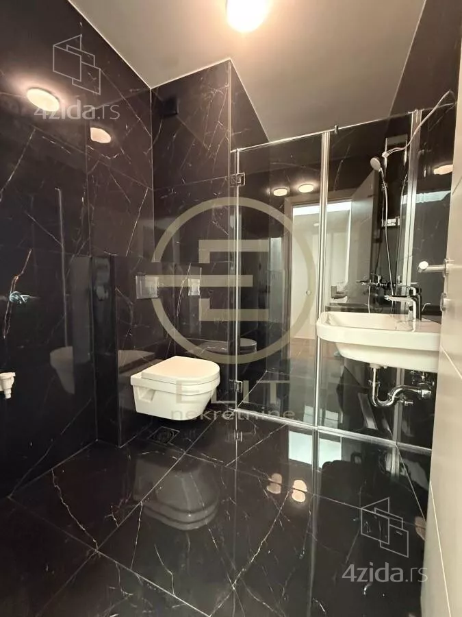 Šestosoban stan | 4zida