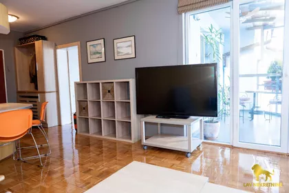 ŽELEZNIČKA | 4zida.rs