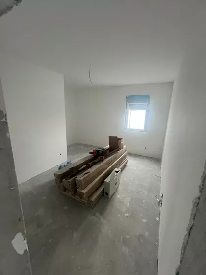 Justina Popovića | 4zida.rs