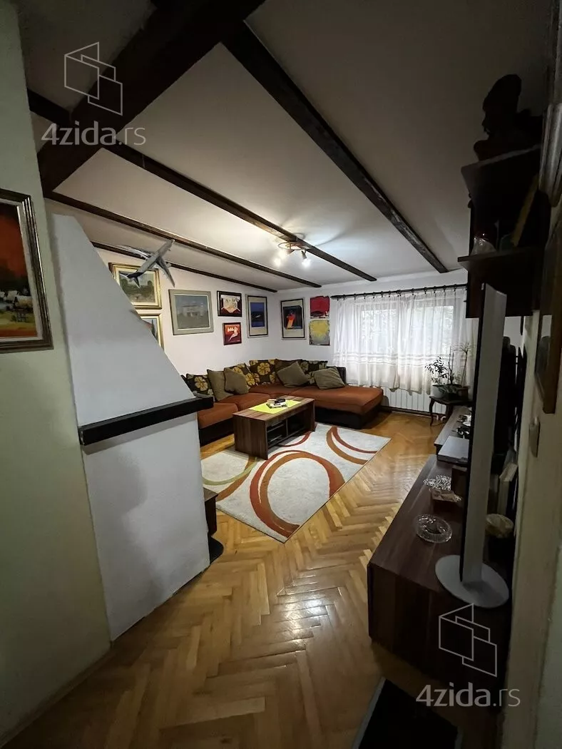 Šestosoban stan | 4zida